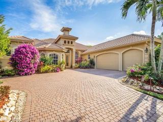 8833 Muirfield Dr, Naples, FL 34109-4353