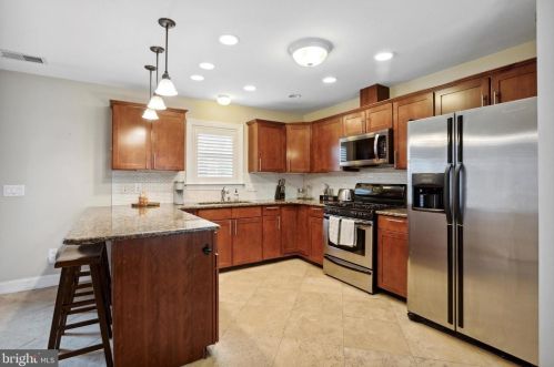 900 18th St, Philadelphia PA  19130-1503 exterior