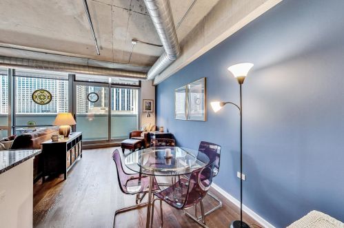 240 Illinois St, Chicago IL  60611-5063 exterior