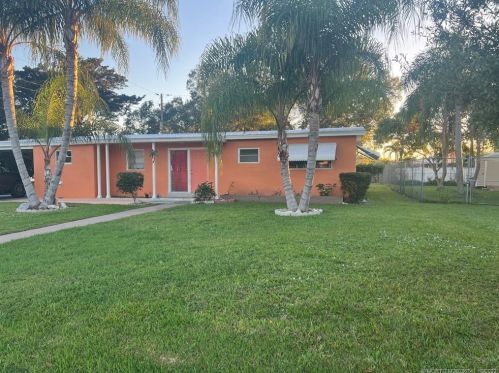 250 Aldea St, Fort Pierce, FL 34952-2247