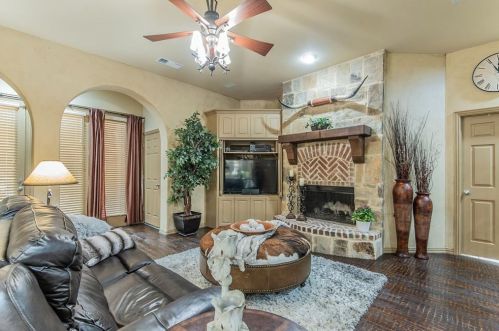 1765 Crowbridge Dr, Frisco TX 75033-1473 exterior