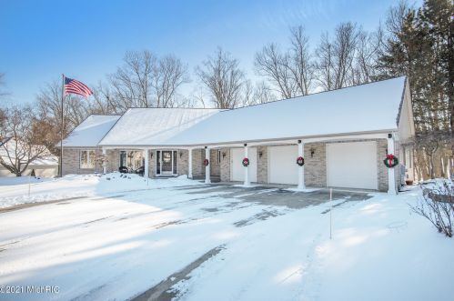 284 Covington Ct, Wyoming, MI