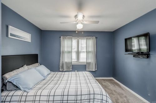 13 Tanglewood Ave, Enfield CT 06082-2621 exterior