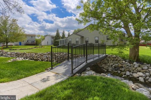 181 Primrose Ln, Hanover PA 17331-5211 exterior