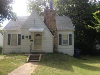 1213 Maryland Ave, Springfield MO  65807-1572 exterior