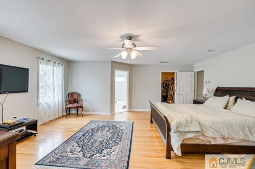 16 Sonia Ct, Edison NJ 08820-4443 exterior