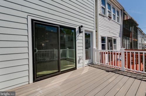 211 Douglas St, Washington DC  20002-1031 exterior