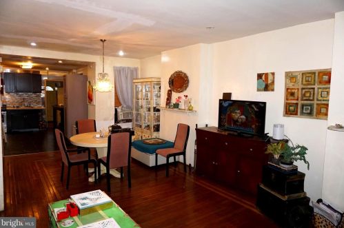 2237 Carpenter St, Philadelphia PA 19146-2418 exterior