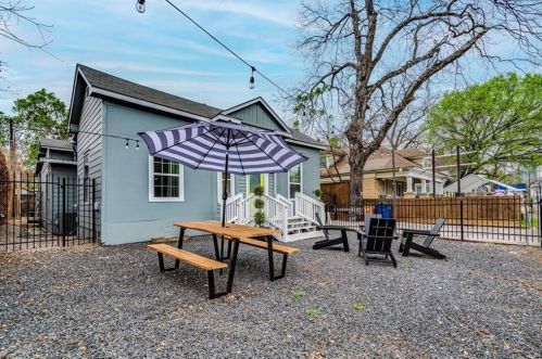 1307 Cesar Chavez St, Austin TX 78702-4403 exterior