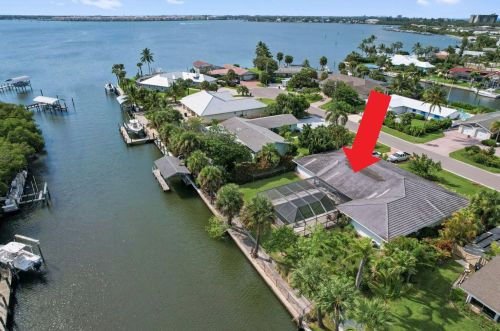 1709 Rio Vista Dr, Fort Pierce, FL 34949-3429