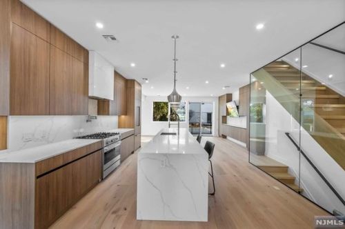 152 Morningside Ln, Palisades Park NJ 07650-1918 exterior