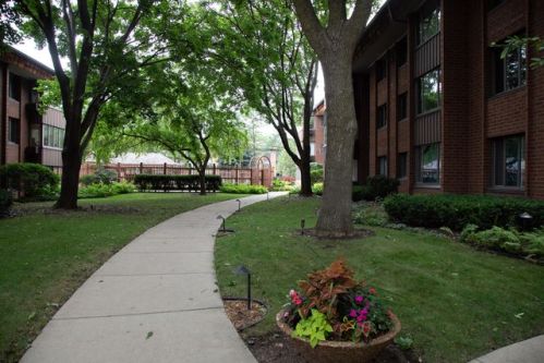 1229 Jackson St, Milwaukee WI  53202-2655 exterior