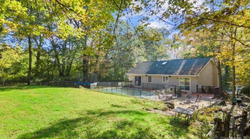 306 Silver Hl Rd, Derby CT 06418-1139 exterior