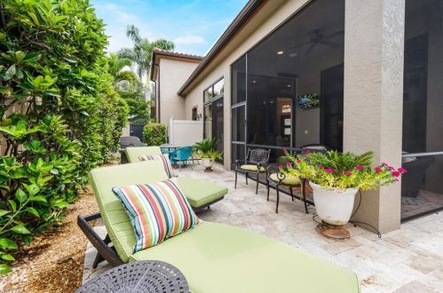 7996 Cordoba Pl, Naples FL 34113-8747 exterior