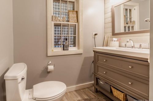 310 Roosevelt Dr, Seymour CT 06478-1738 exterior