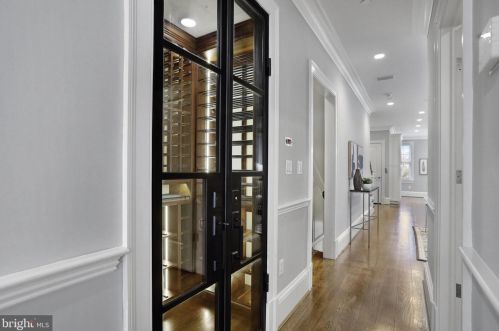 420 3rd St, Washington DC  20003-1930 exterior