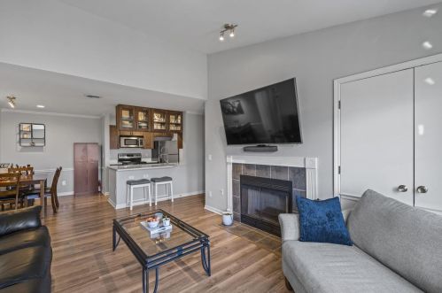 922 Harbor House Dr, Madison, WI 53719-3209