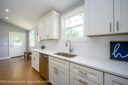 35 Buttonwood Pl, Hazlet NJ  07730-2173 exterior