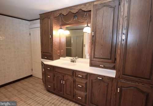 795 Abbottstown Pike, Hanover PA 17331-8235 exterior