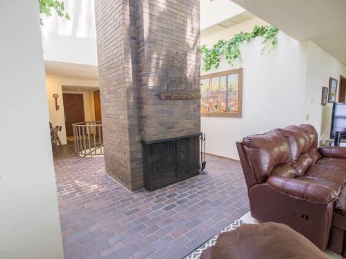 300 Cir Dr, Meskegon MI 49445-2712 exterior