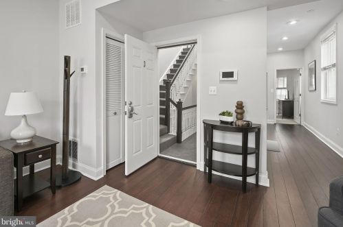 1409 Hopkins St, Washington DC 20036-5922 exterior