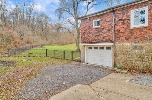 120 Longvue Dr, Pittsburgh PA 15237-2275 exterior