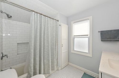 4634 Idlewild Ave, Milwaukee WI 53211-1039 exterior