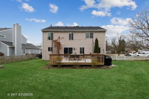 942 Stone Creek Cir, Bull Valley, IL 60014-1935