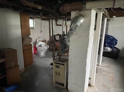 4 Columbus Ave, Edison NJ 08817-5240 exterior