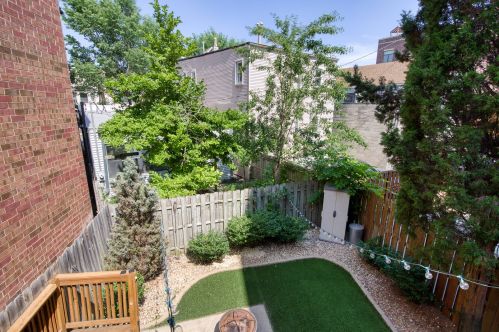 3519 Ravenswood Ave, Chicago IL 60640-4409 exterior