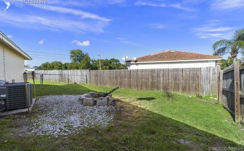2390 Beechwood Ter, Fort Pierce FL 34952-7302 exterior