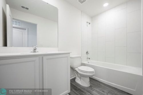 2008 Pruitt St, Fort Pierce FL 34953-5731 exterior