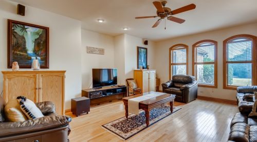 7817 Vly Hl Rd, Bull Valley IL 60098-7885 exterior