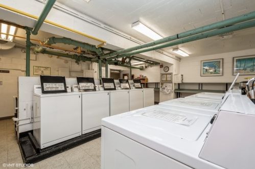 850 Dewitt Pl, Chicago IL 60611-2361 exterior