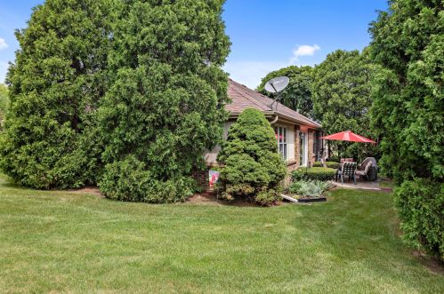 635 Aspenwood Ct, Milwaukee WI 53217-1603 exterior