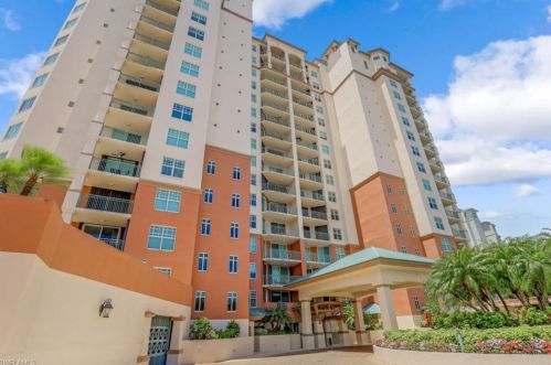 445 Cove Tower Dr, Naples FL 34110-6084 exterior