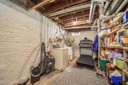 2243 Paris Ave, Grand Rapids MI 49505-4152 exterior