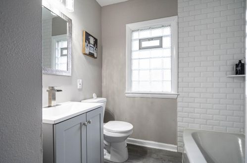 4210 Congress St, Milwaukee WI  53209-5836 exterior