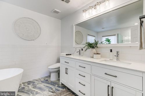 213 Creek Valley Ln, Rockville MD  20850-5603 exterior