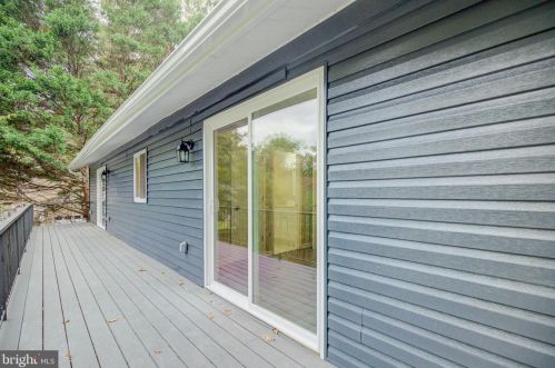 8901 Linton Ln, Alexandria VA 22308-2438 exterior