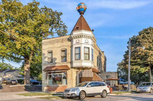 1411 Potter Ave, Milwaukee WI 53207-2115 exterior