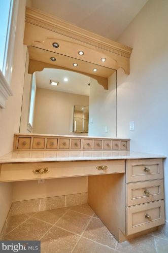 2221 Jefferson Ln, Huntingdon Valley PA 19006-6038 exterior