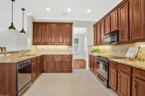 6597 Marbella Dr, Naples FL  34105-5053 exterior