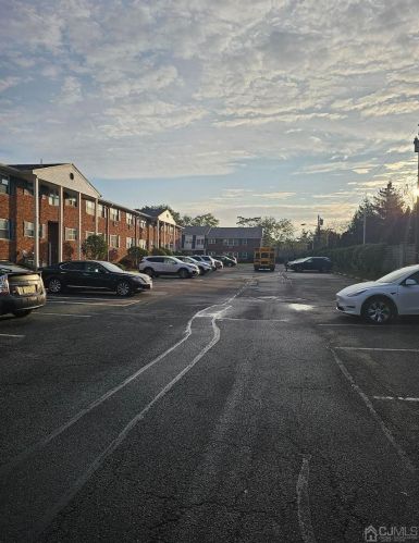 32 Woodedge Ave, Edison NJ exterior