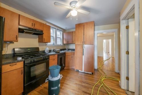 2102 Roscoe St, Chicago IL 60618-5819 exterior