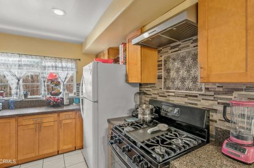 3223 Merced Pl, Oxnard CA 93033-5744 exterior