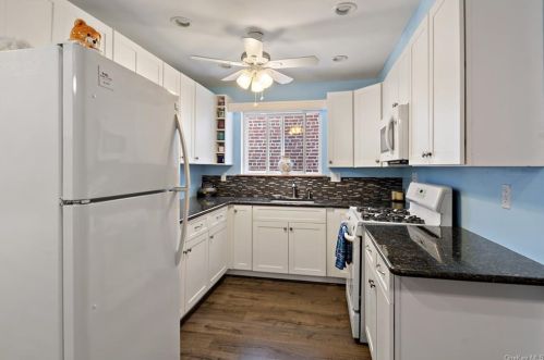 135 235th St, Bronx NY 10470-2463 exterior