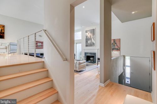 228 Locust St, Philadelphia, PA 19106-3901