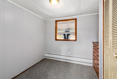 20 Bay Rd, Newmarket NH 03857-1728 exterior