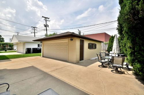 4536 Nottingham Ave, Chicago IL 60656-3825 exterior